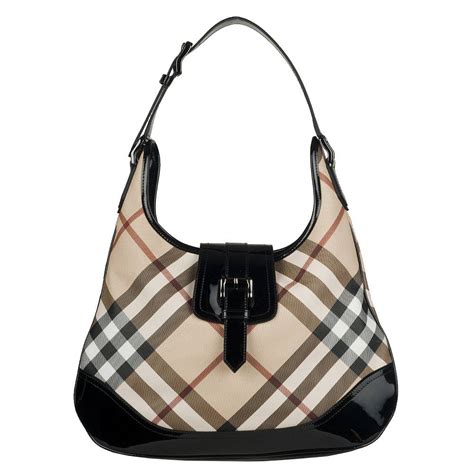 burberry hobo outfit